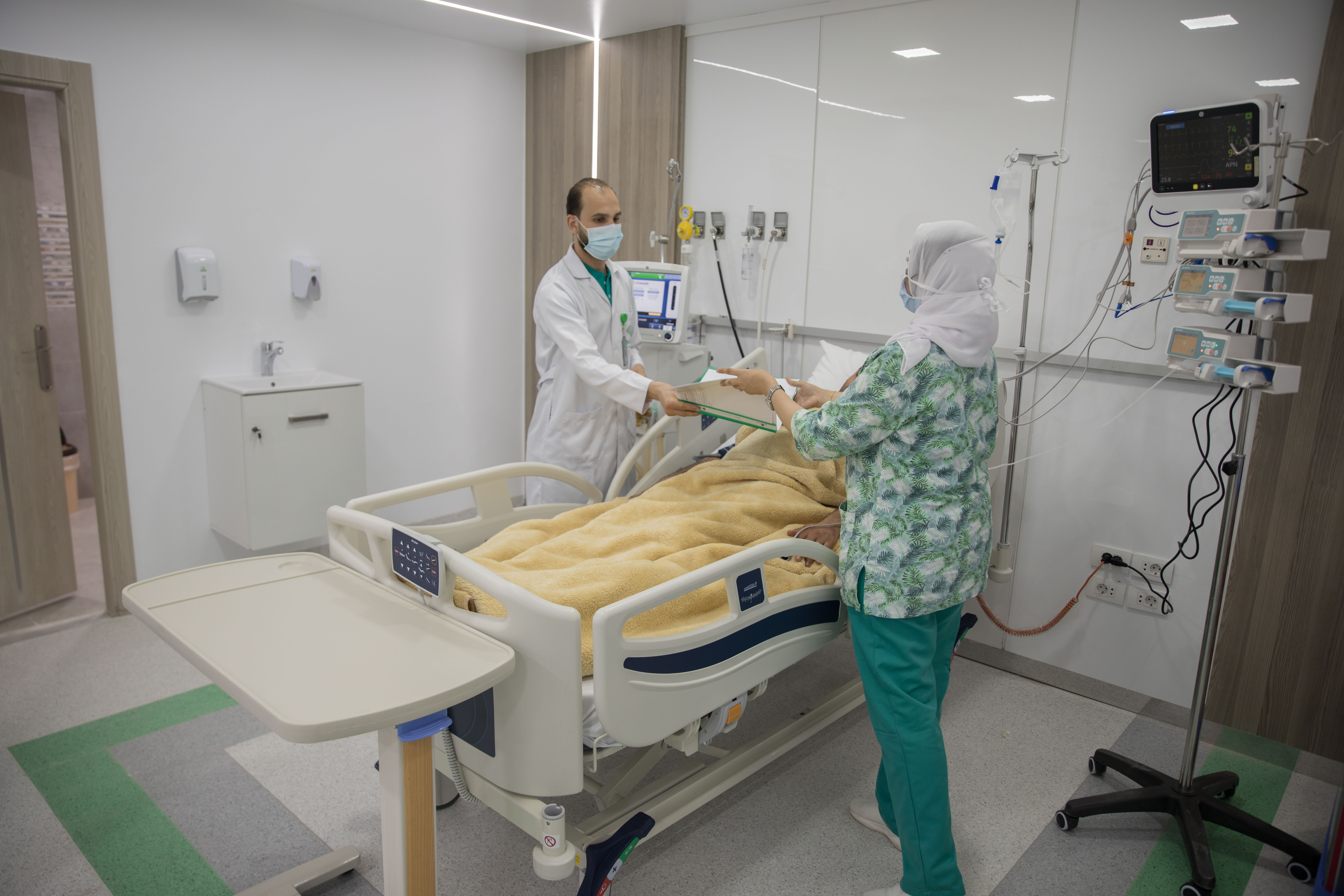 أفضل طاقم طبي بالرعاية المركزة بمستشفى شفا أفضل طاقم طبي بالرعاية المركزة بمستشفى شفا